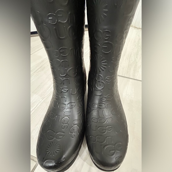 Uggs rain boots. Size 5. Black - Picture 3 of 10